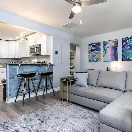 West End Bungalow Perfect To Work, Play, & Escape